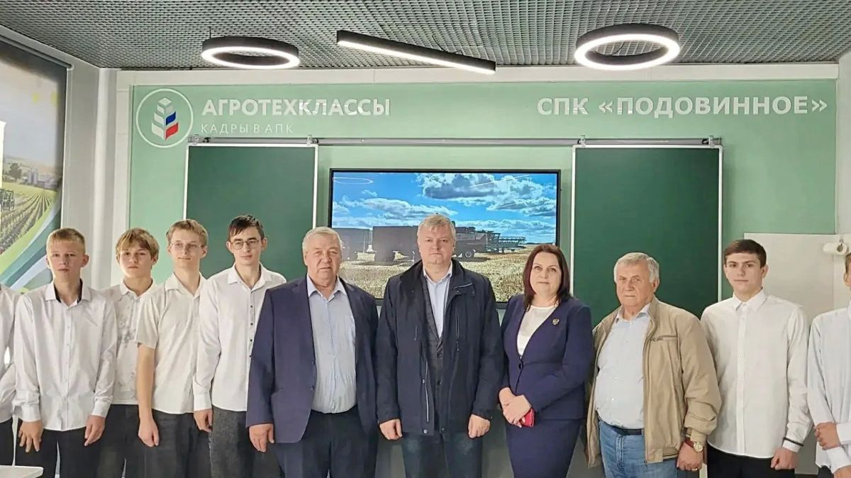 От школьной парты — к штурвалу комбайна: СПК «Подовинное» открыл агротехкласс