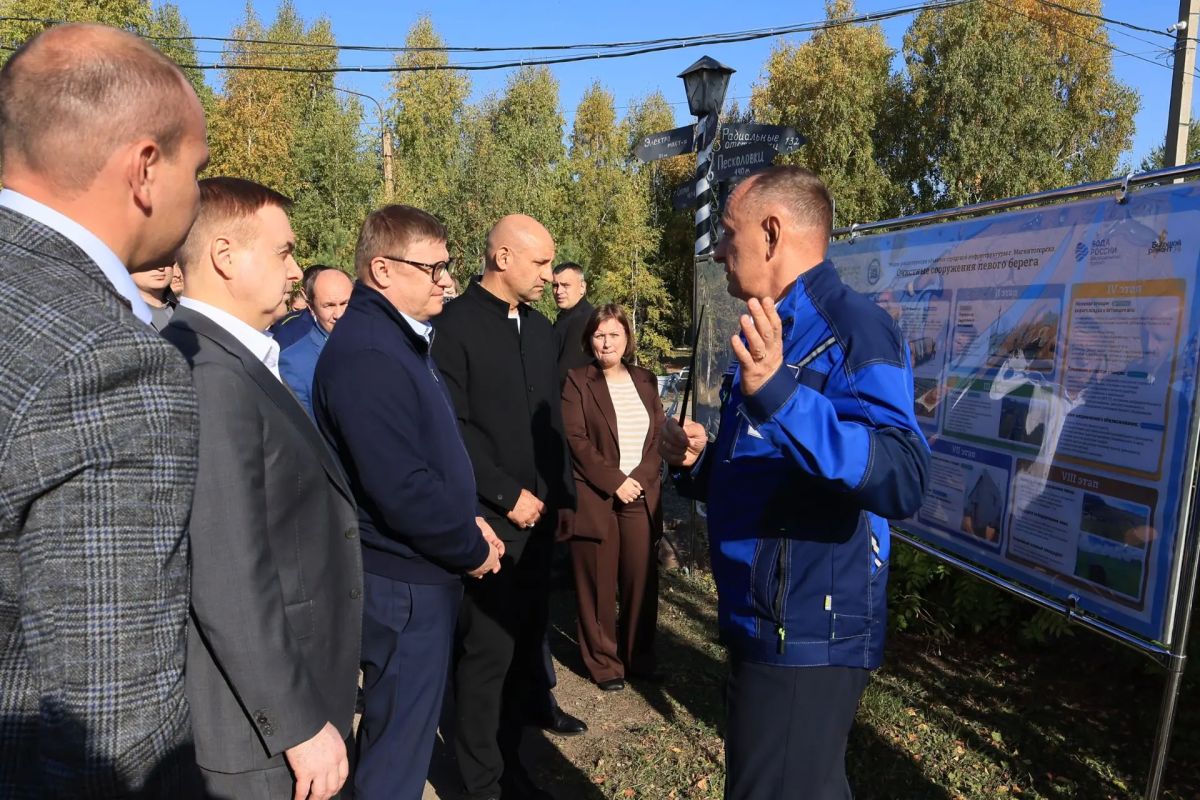 Во время визита на очистные полпреду, губернатору и заместителю руководителя федерального министерства доложили о ходе реализации проекта