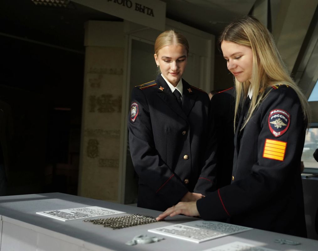 Молодые сотрудники и будущие полицейские встретились с руководителем ГУ МВД по Челябинской области Сергеем Космачевым Молодые сотрудники и будущие полицейские встретились с руководителем ГУ МВД по Челябинской области Сергеем Космачевым