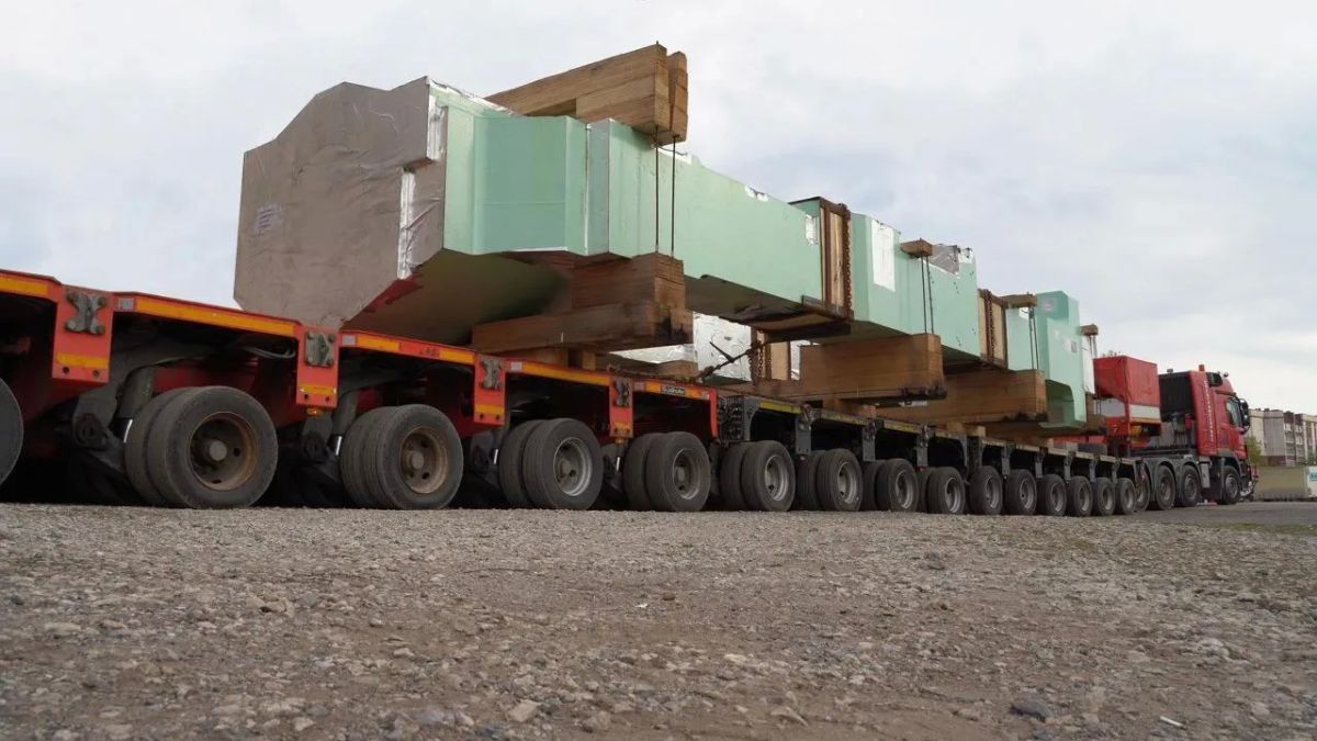 На Ашинский метзавод доставлены 315-тонные станины нового прокатного стана На Ашинский метзавод доставлены 315-тонные станины нового прокатного стана