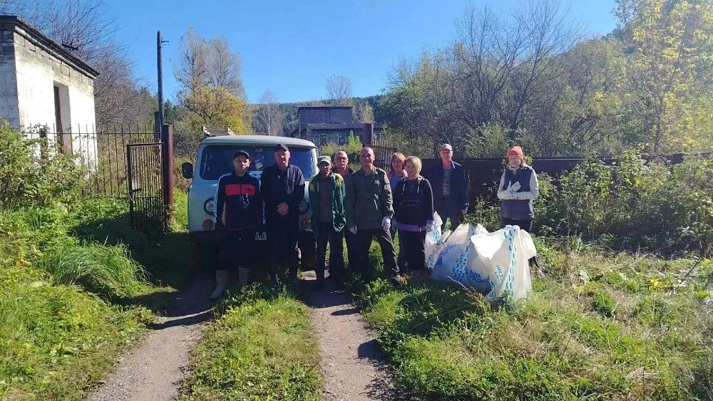 Волонтеры вывезли с берегов реки Ай 20 «кубов» мусора
