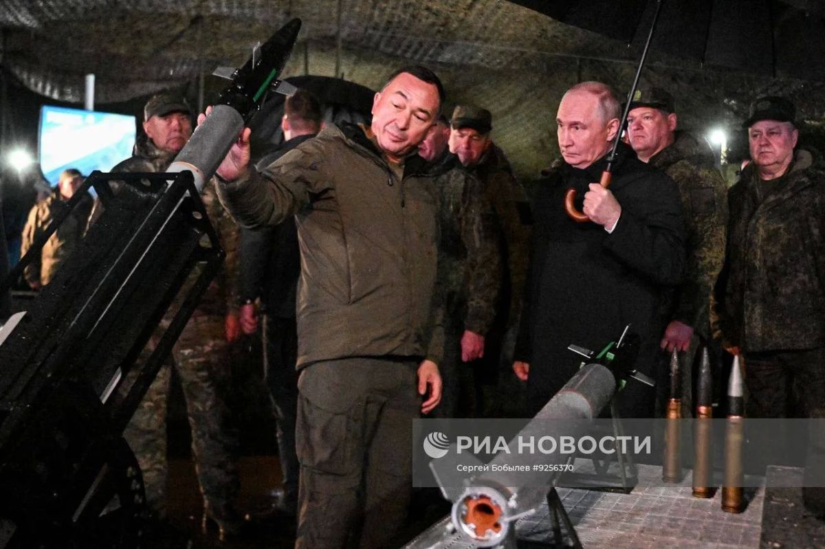 «Готовы продолжать бить врага»: Владимир Путин осмотрел новые виды вооружения На завершающем этапе учений «Центр-2026» Президент прибыл на полигон Чебаркульский в Челябинской области «Готовы продолжать бить врага»: Владимир Путин осмотрел новые виды вооружения На завершающем этапе учений «Центр-2026» Президент прибыл на полигон Чебаркульский в Челябинской области