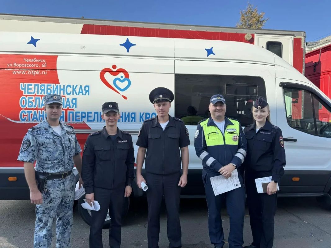 Копейские полицейские приняли участие в акции «Донорский светофор»
