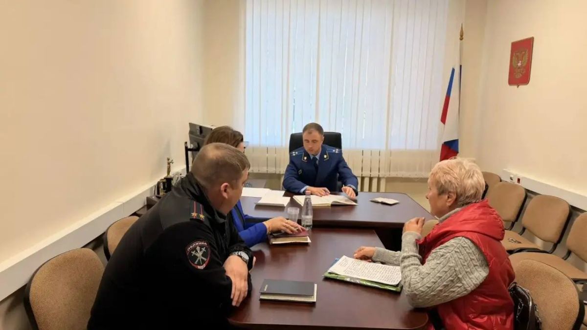 Начальник уголовно-судебного управления прокуратуры области провел личный прием жителей Чесменского муниципального округа