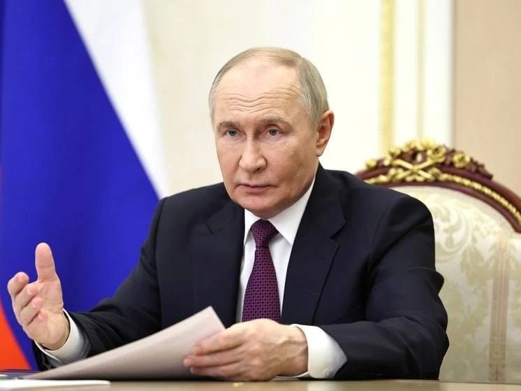 Путин посетил военные учения с участием более 47 тысяч человек
