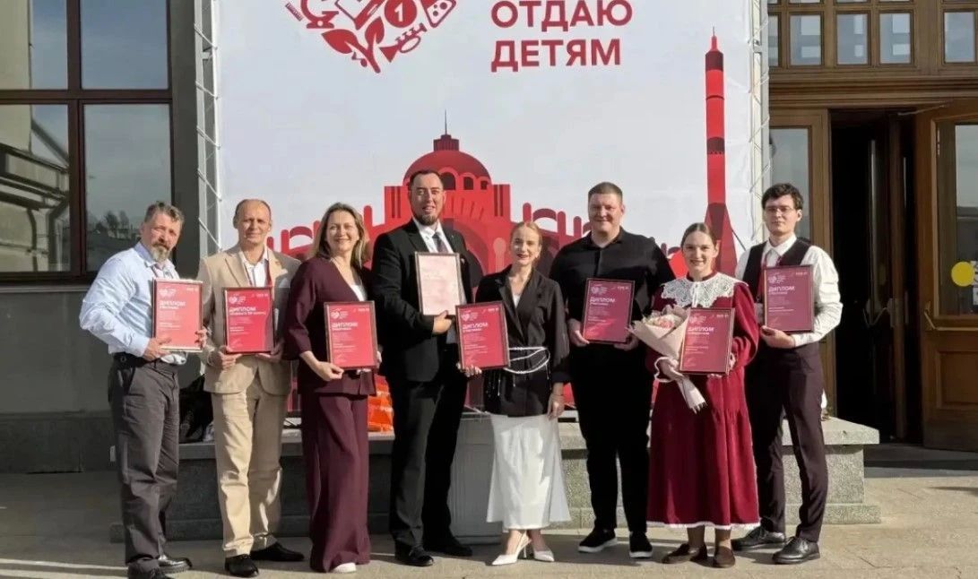 Алексей Текслер поздравил челябинского педагога с победой в федеральном конкурсе