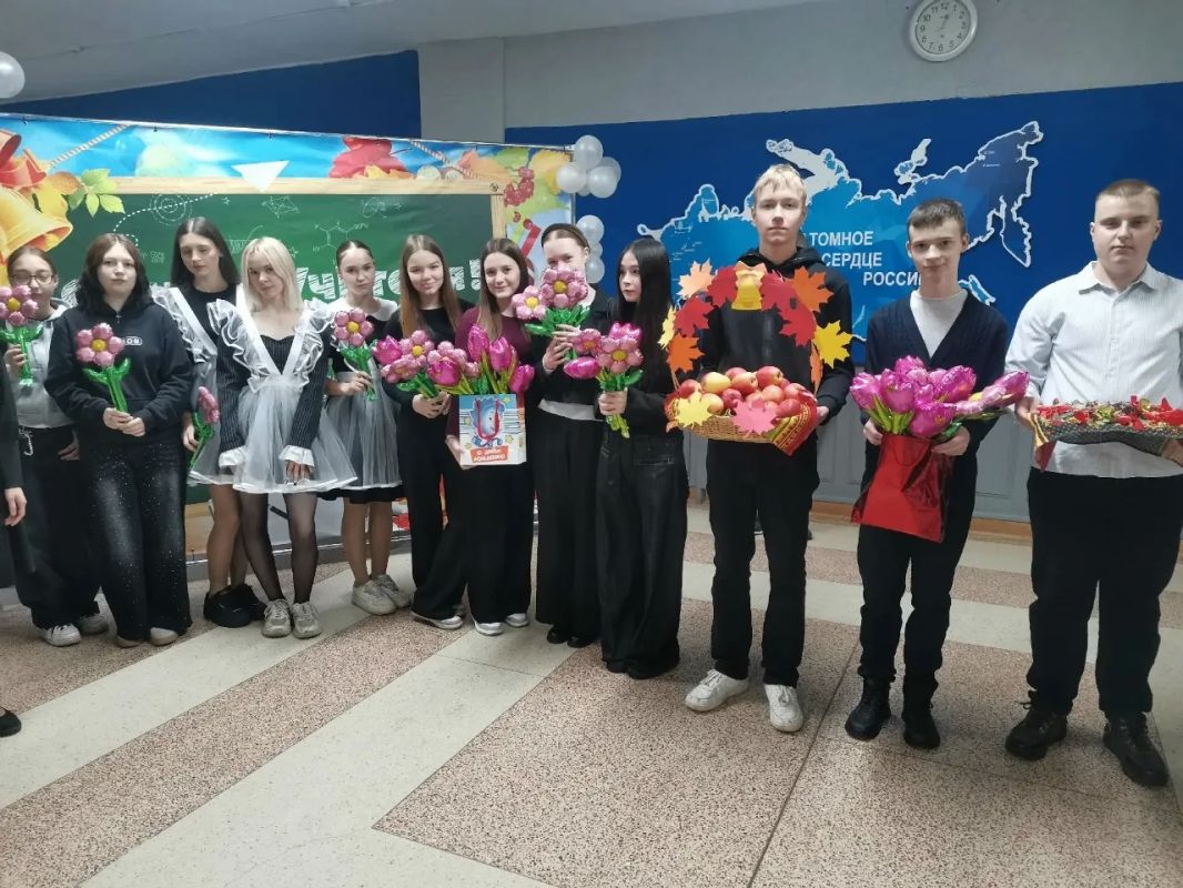 В Челябинской области продолжаются поздравления с Днем учителя В Челябинской области продолжаются поздравления с Днем учителя