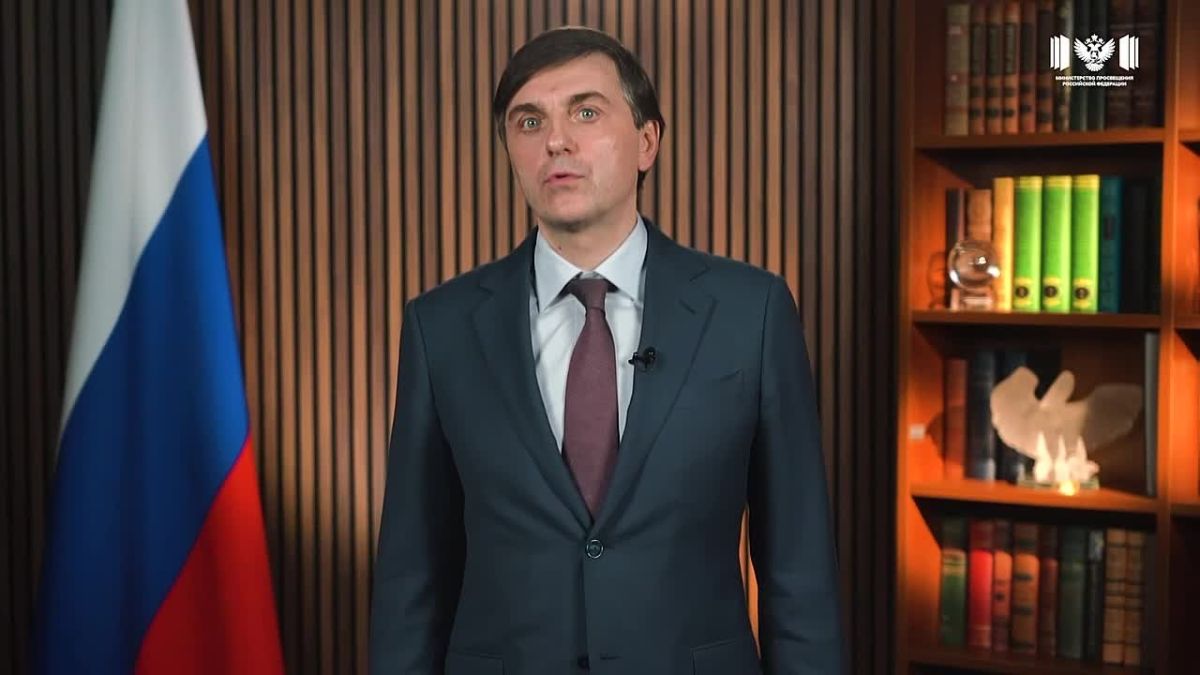 Видеопоздравление министра просвещения РФ Сергея Кравцова с Днём учителя