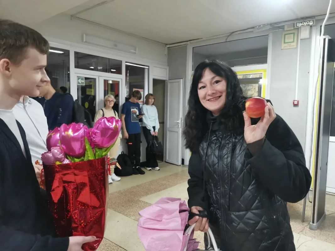 В Челябинской области продолжаются поздравления с Днем учителя В Челябинской области продолжаются поздравления с Днем учителя
