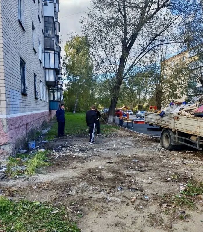 В Троицке после вмешательства прокуратуры ликвидирована свалка мусора вблизи многоквартирного дома В Троицке после вмешательства прокуратуры ликвидирована свалка мусора вблизи многоквартирного дома