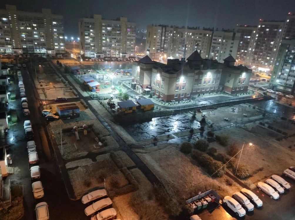 В Челябинск пришла зима. Непогода с похолоданием и снегопадом, которая еще со вчерашнего дня установилась в горнозаводской зоне Южного Урала, а сегодня утром — на юге области, добралась и до Челябинска В Челябинск пришла зима. Непогода с похолоданием и снегопадом, которая еще со вчерашнего дня установилась в горнозаводской зоне Южного Урала, а сегодня утром — на юге области, добралась и до Челябинска