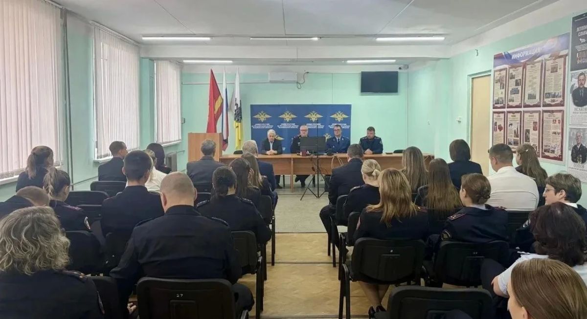Личному составу каслинской полиции представили начальника ОМВД Александра Козлова Личному составу каслинской полиции представили начальника ОМВД Александра Козлова
