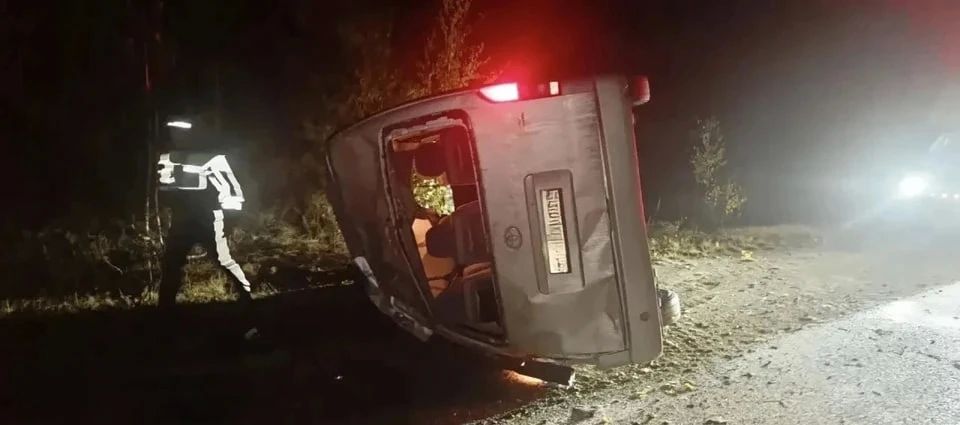Пять человек пострадали в перевернувшемся микроавтобусе на Южном Урале