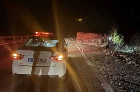 В Челябинской области 5 человек пострадали в перевернувшемся микроавтобусе