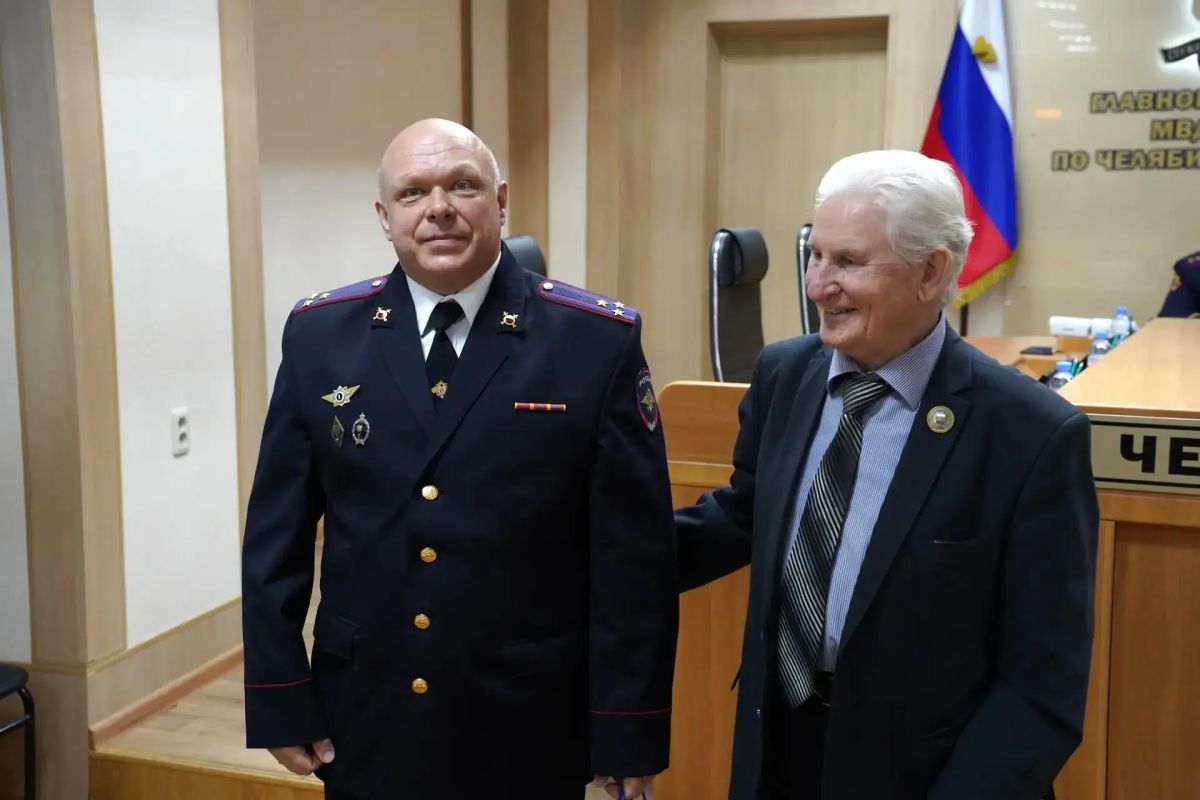 В Главном управлении МВД России по Челябинской области наградили отличившихся сотрудников штабных подразделений В Главном управлении МВД России по Челябинской области наградили отличившихся сотрудников штабных подразделений