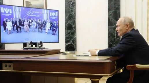 Путин поддержал идею педагога из Челябинска о цифровой библиотеке языков