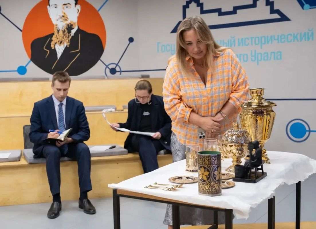 Уникальный златоустовский сервиз представят на выставке в Москве Уникальный златоустовский сервиз представят на выставке в Москве