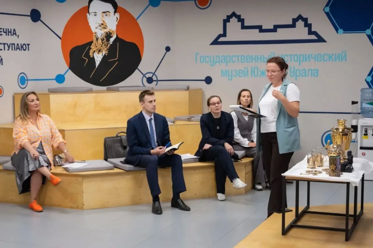 Уникальный златоустовский сервиз представят на выставке в Москве Уникальный златоустовский сервиз представят на выставке в Москве