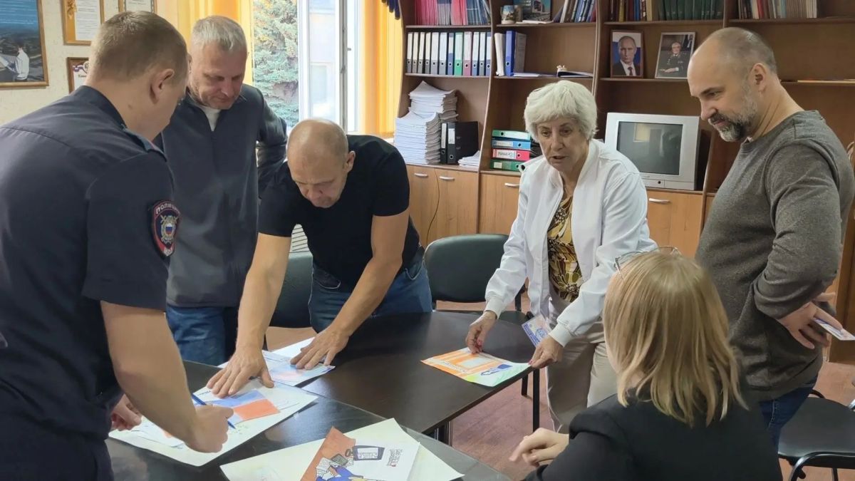 Полицейские Копейска и общественники подвели итоги отборочного этапа конкурса детских рисунков «Мои родители работают в полиции» Полицейские Копейска и общественники подвели итоги отборочного этапа конкурса детских рисунков «Мои родители работают в полиции»