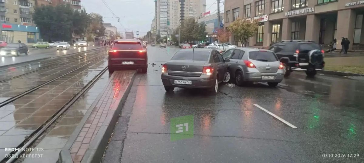 На Цвиллинга сегодня на час было остановлено движение трамваев На Цвиллинга сегодня на час было остановлено движение трамваев