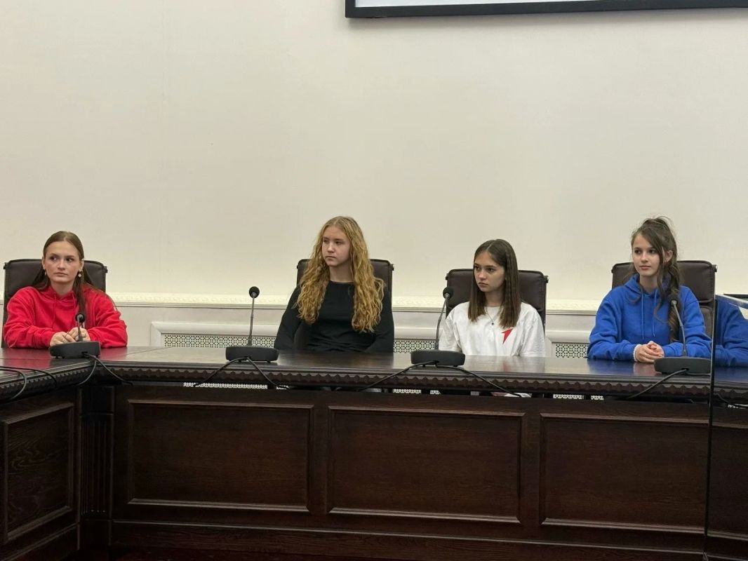 АКТИВИСТЫ «ДВИЖЕНИЯ ПЕРВЫХ» В ТРОИЦКЕ ГОТОВЯТСЯ К ВЫБОРАМ АКТИВИСТЫ «ДВИЖЕНИЯ ПЕРВЫХ» В ТРОИЦКЕ ГОТОВЯТСЯ К ВЫБОРАМ