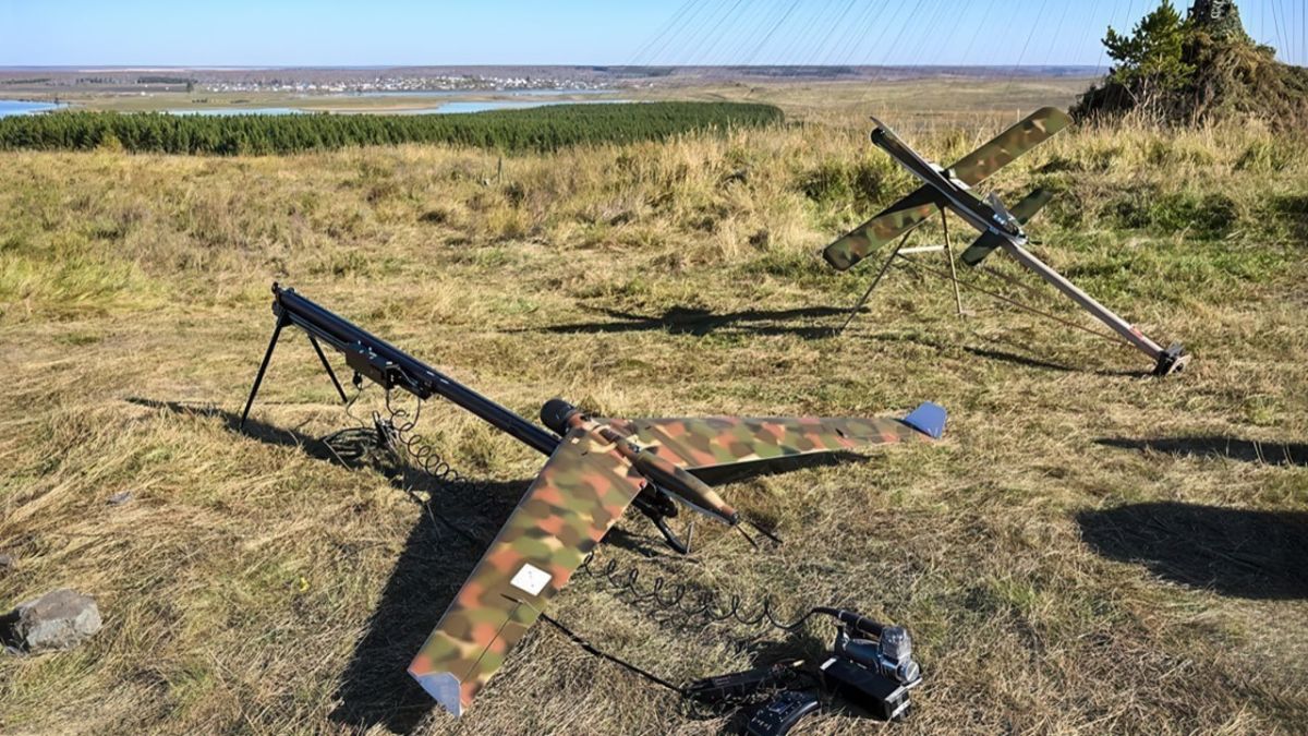 Беспилотники "Ланцет" и Z-16, окрашенные в камуфляж, на полигоне Чебаркуль во время учений ОДКБ Беспилотники "Ланцет" и Z-16, окрашенные в камуфляж, на полигоне Чебаркуль во время учений ОДКБ
