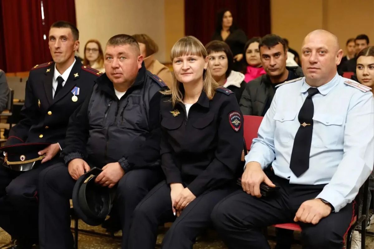 Сотрудники ОМВД России по Еманжелинскому району приняли участие в церемонии принятия присяги курсантами подшефной группы
