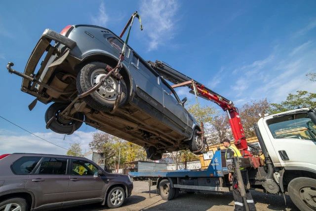 Для автовладельцев Челябинска в мессенджере MAX запустили чат-бот, который предоставляет данные о транспортных средствах, помещенных на спецстоянку за нарушения ПДД