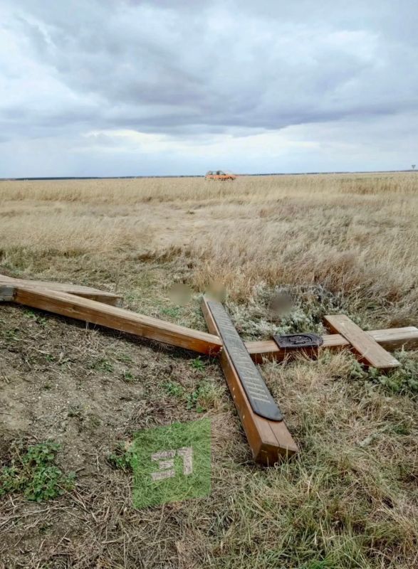 В Октябрьском округе неизвестные спилили поклонные кресты В Октябрьском округе неизвестные спилили поклонные кресты
