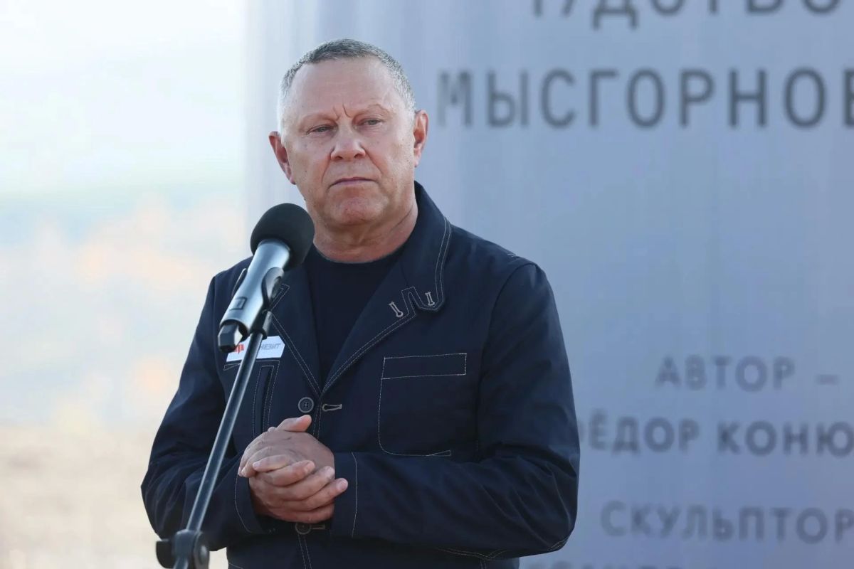 В Сатке торжественно открыта скульптура Николая Чудотворца В Сатке торжественно открыта скульптура Николая Чудотворца