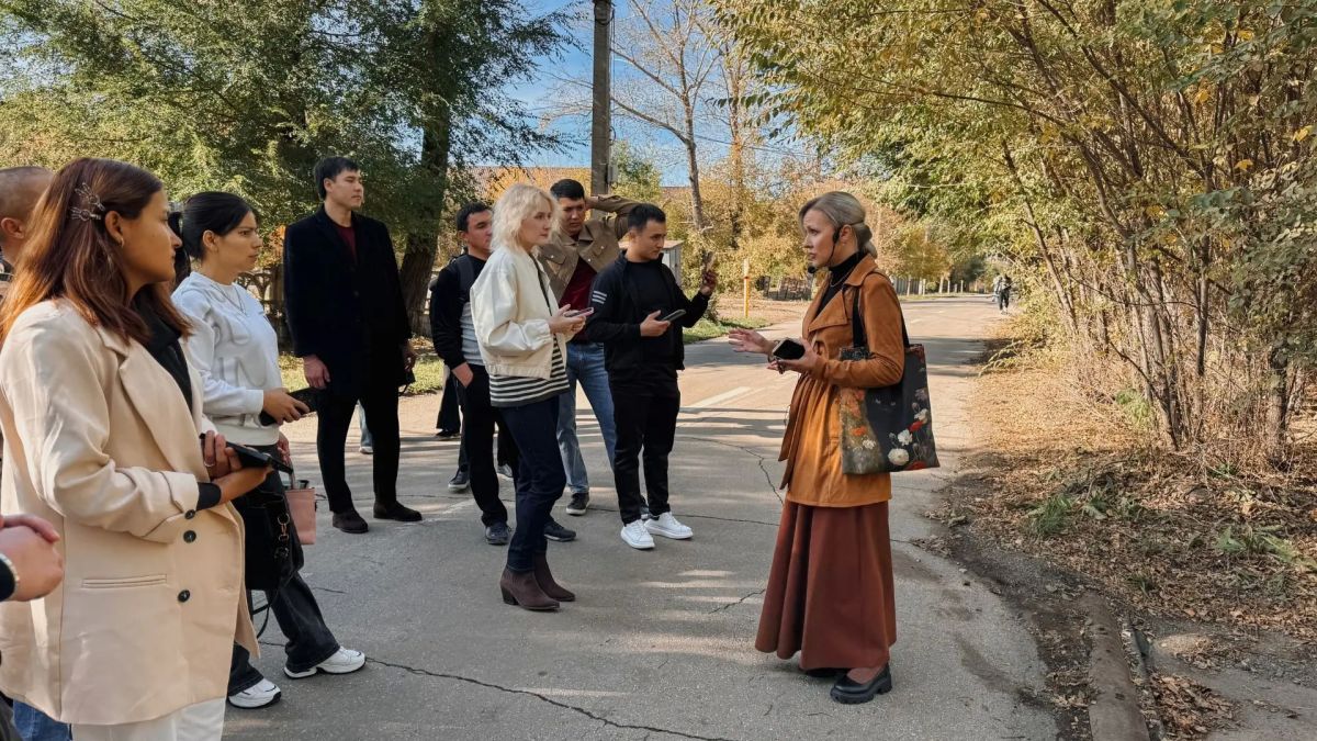 Экскурсия по «Американке»: иностранные студенты МГТУ им. Г.И.Носова открыли для себя историю Магнитогорска Экскурсия по «Американке»: иностранные студенты МГТУ им. Г.И.Носова открыли для себя историю Магнитогорска