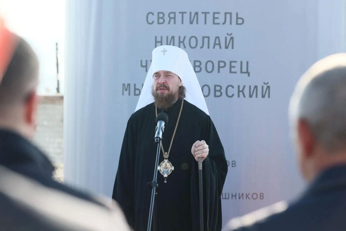 В Сатке торжественно открыта скульптура Николая Чудотворца В Сатке торжественно открыта скульптура Николая Чудотворца
