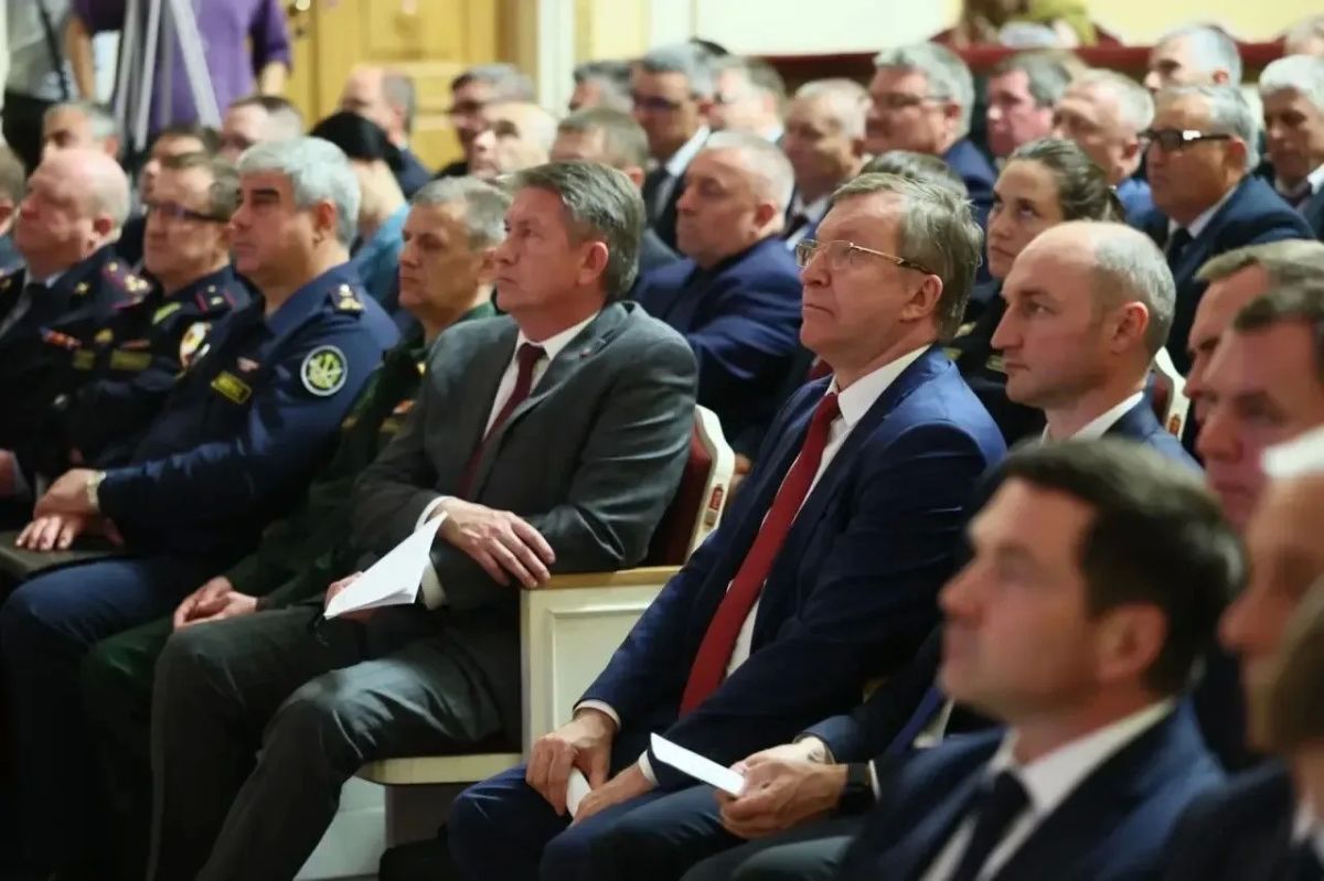Алексей Текслер провёл областное совещание с главами муниципалитетов в Сатке Алексей Текслер провёл областное совещание с главами муниципалитетов в Сатке