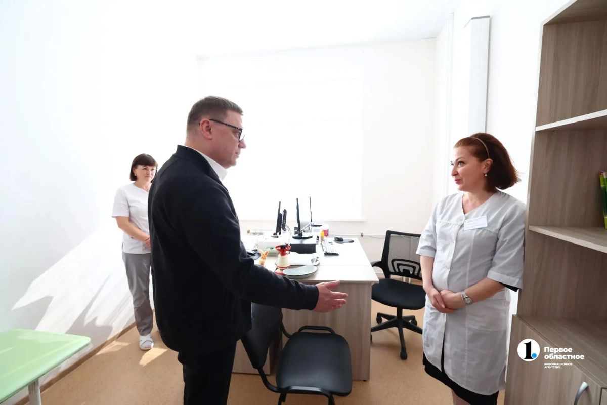 Следующей точкой поездки Алексея Текслера в Сатке стала обновленная поликлиника № 1 на улице Куйбышева