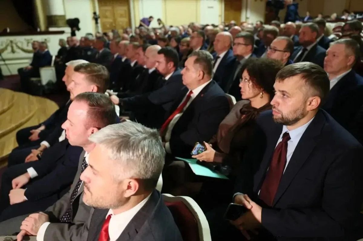 Алексей Текслер провёл областное совещание с главами муниципалитетов в Сатке Алексей Текслер провёл областное совещание с главами муниципалитетов в Сатке