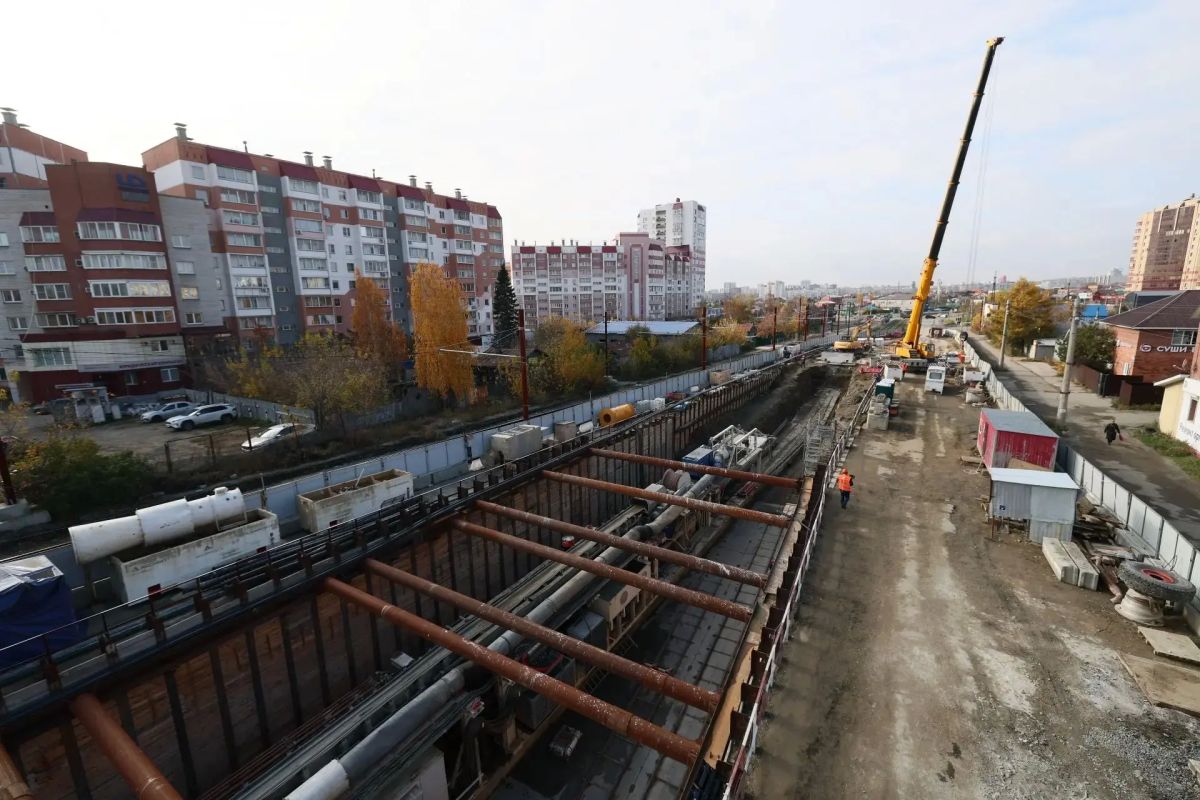 Группа компаний «Моспроект-3» (подрядчик строительства челябинского метротрама) взялась за прокладку левого перегонного тоннеля от остановки «Улица Косарева» в сторону будущей станции «Торговый центр»