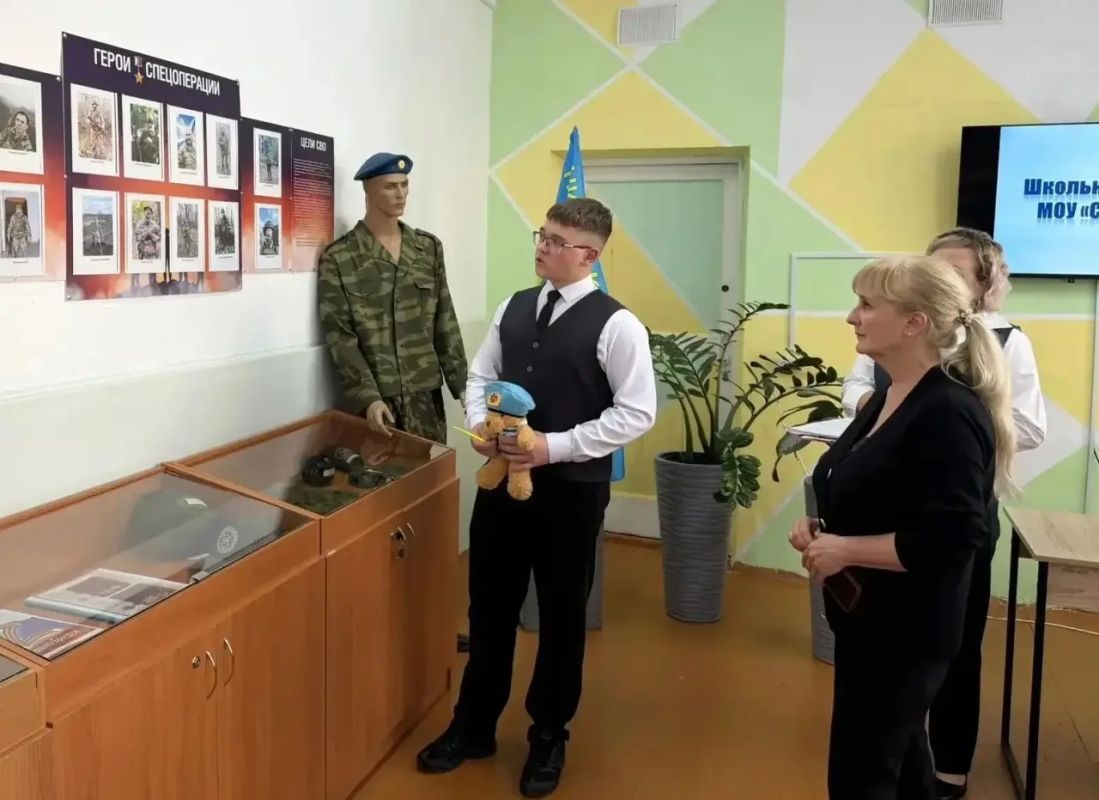 Советник председателя Общественной палаты региона Игорь Белехов, председатель комиссии по патриотическому воспитанию Елена Скорнякова и заместитель председателя комиссии Игорь Михайлов организовали три мероприятия на... Советник председателя Общественной палаты региона Игорь Белехов, председатель комиссии по патриотическому воспитанию Елена Скорнякова и заместитель председателя комиссии Игорь Михайлов организовали три мероприятия на...