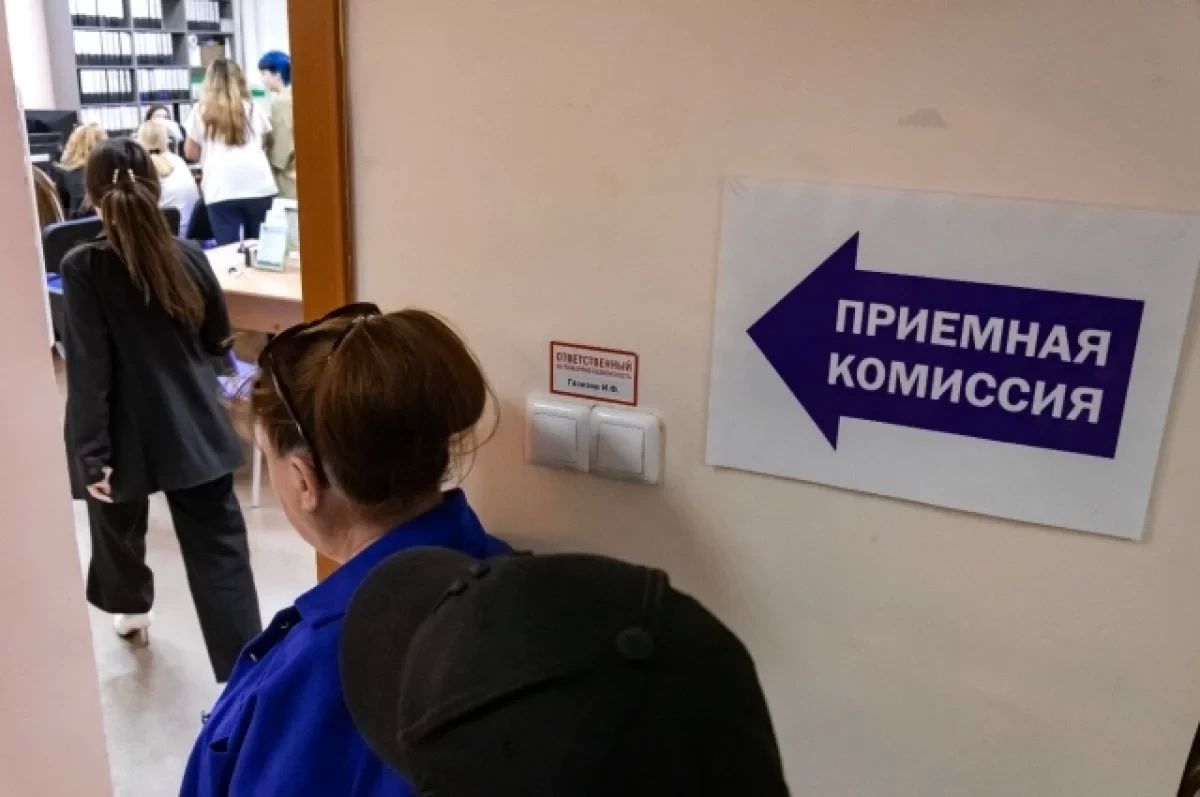 За взятки при поступлении детей в колледж судят родителей в Магнитогорске