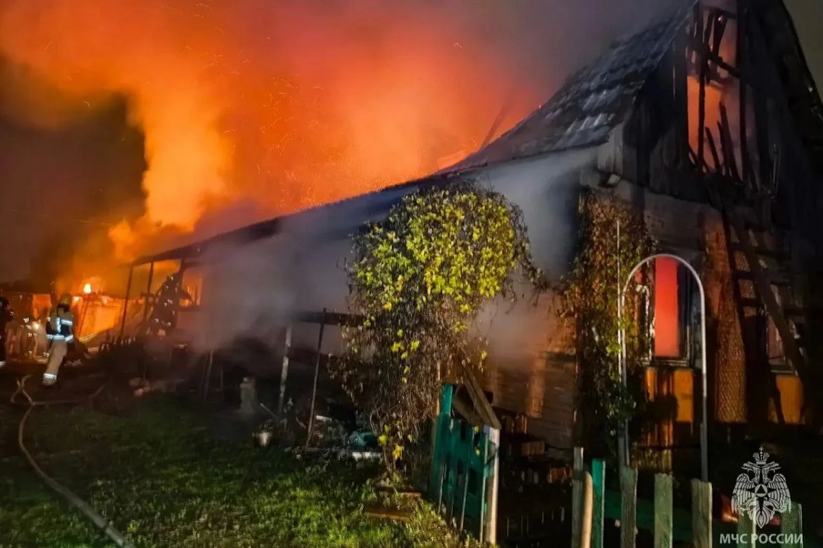 Два человека погибли во время пожара в Челябинске