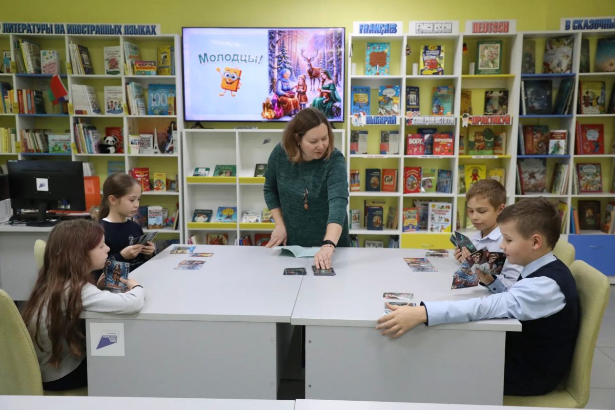 В Центральной детской библиотеке имени Н.Г. Кондратковской представили уникальную разработку - карточную игру «Чудеса Урала», которая помогает школьникам знакомиться со сказами Павла Бажова и краеведением в игровой форме В Центральной детской библиотеке имени Н.Г. Кондратковской представили уникальную разработку - карточную игру «Чудеса Урала», которая помогает школьникам знакомиться со сказами Павла Бажова и краеведением в игровой форме