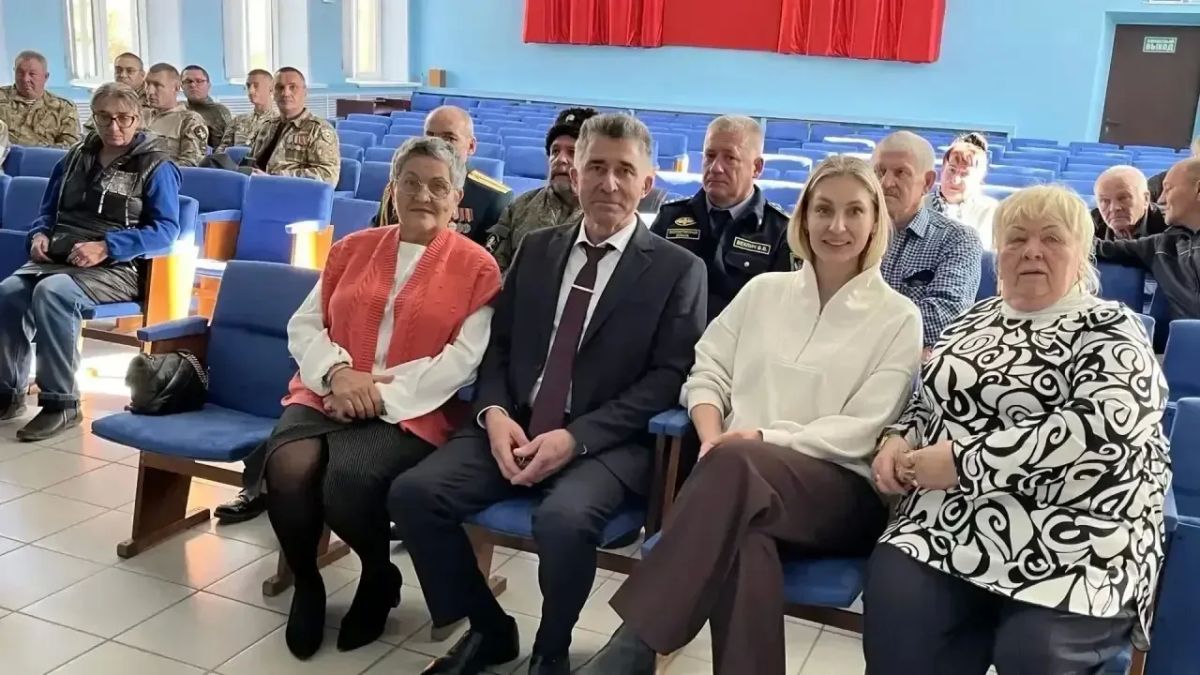 Эксперт комиссии ОП по патриотическому воспитанию Надежда Солдатенкова провела встречу с участниками специальной военной операции и членами их семей в Карталах
