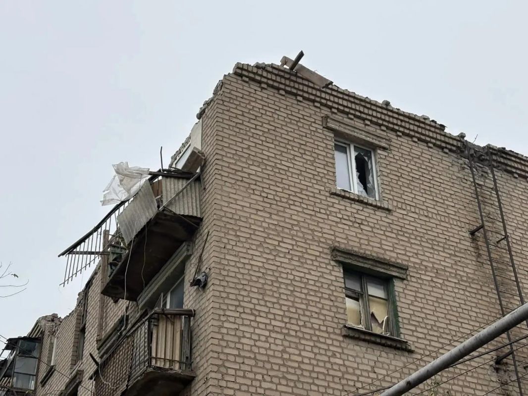 БПЛА ударил по многоэтажке в Красном Луче — обрушился подъезд, под завалами оказалась женщина БПЛА ударил по многоэтажке в Красном Луче — обрушился подъезд, под завалами оказалась женщина