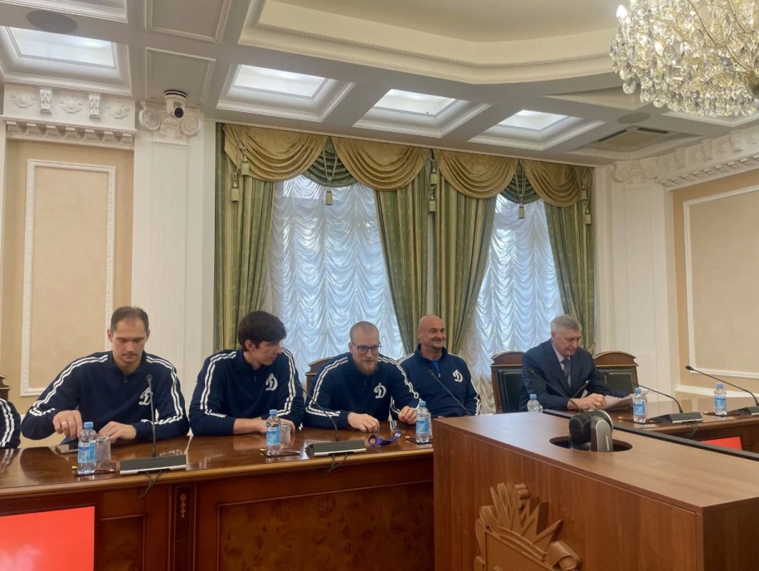 В правительстве Челябинской области поздравили «Динамо» с двумя трофеями В правительстве Челябинской области поздравили «Динамо» с двумя трофеями