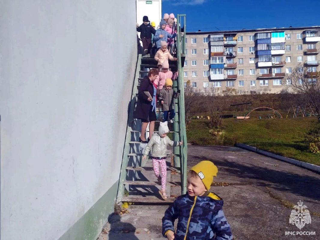Вместе растим поколение, которое знает цену безопасности! Вместе растим поколение, которое знает цену безопасности!