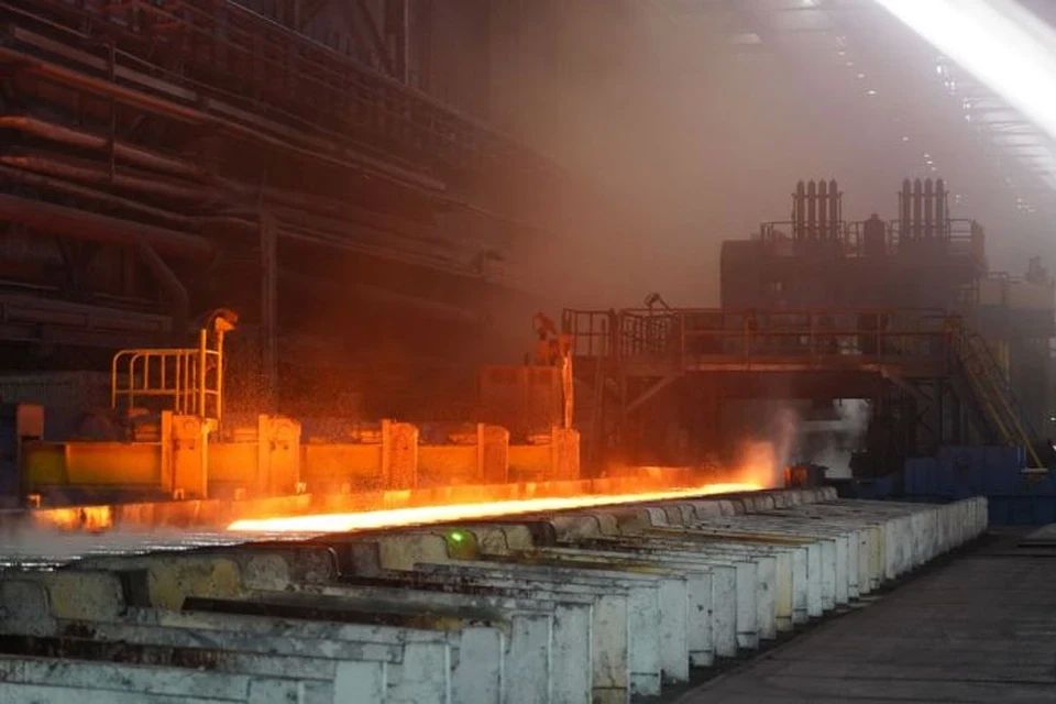 Почти 10 тысяч металлургов Южного Урала получили в октябре прибавку к зарплате