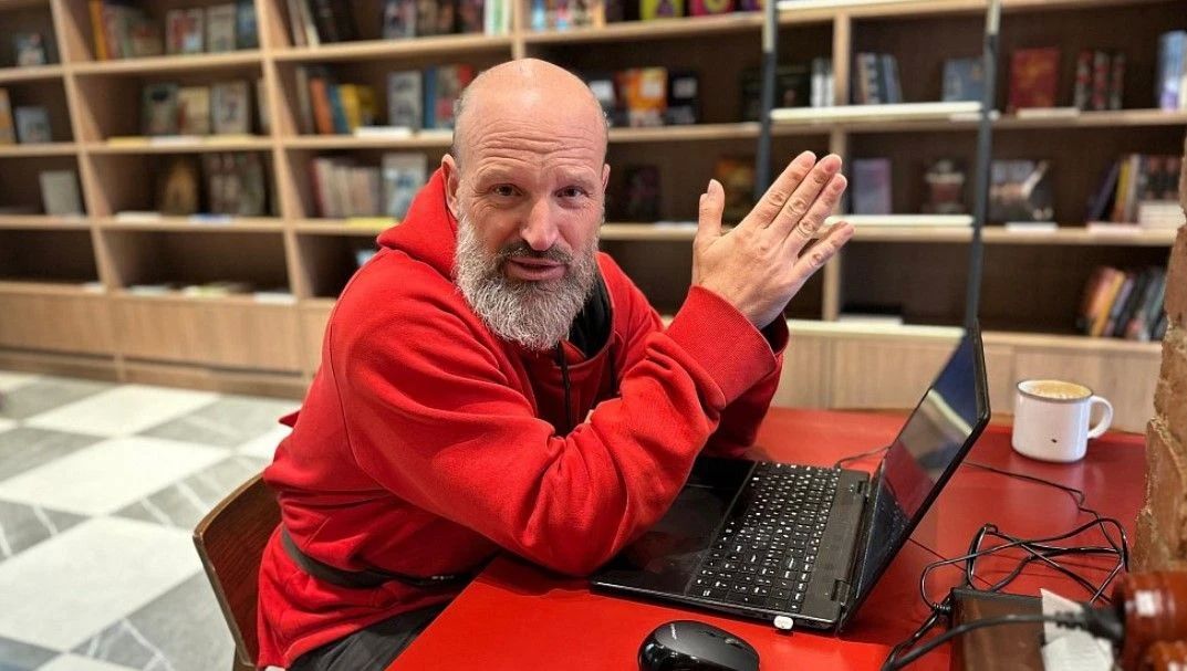 Писатель Дмитрий Емец объяснил челябинцам финал книги о Тане Гроттер