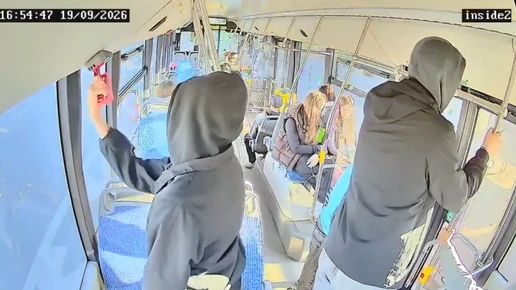 Подростки сорвали аварийные молотки в трех троллейбусах в Челябинске
