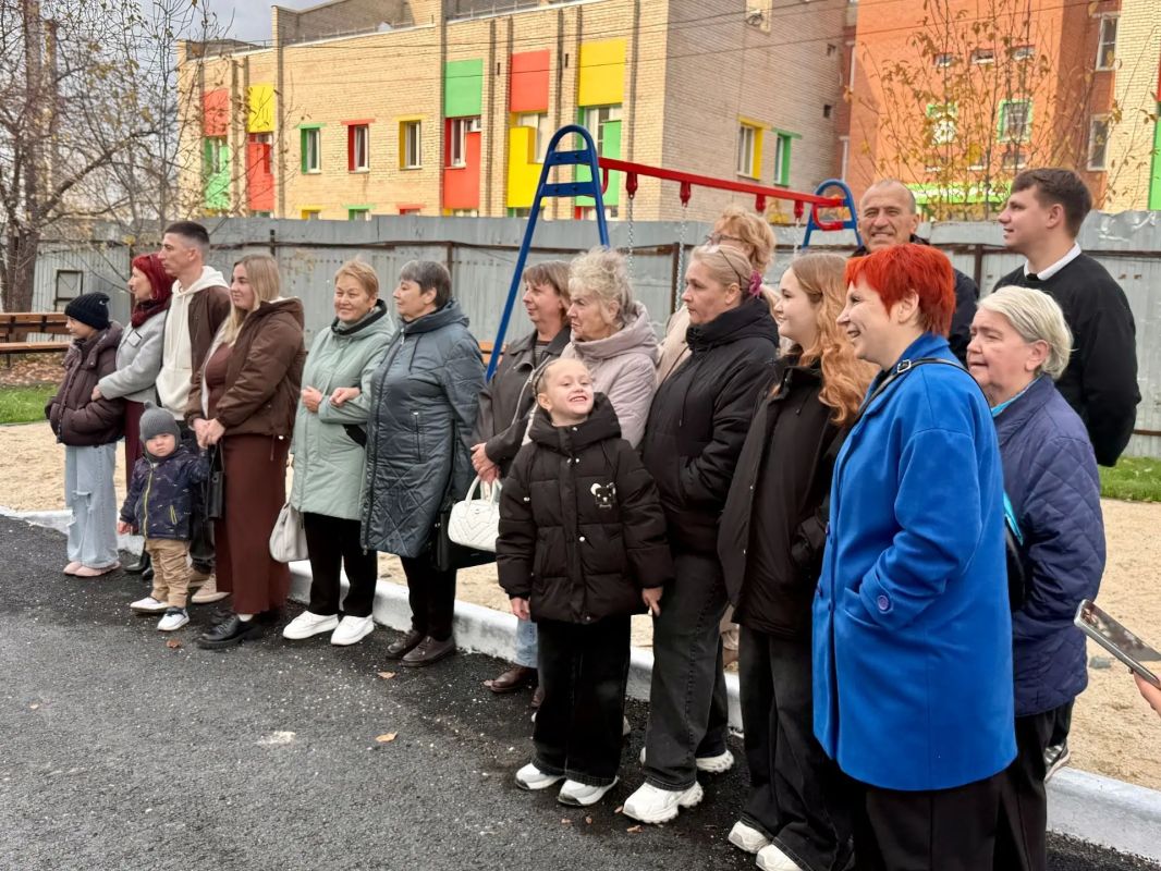 В Коркино первые переселенцы получили ключи от новых квартир В Коркино первые переселенцы получили ключи от новых квартир