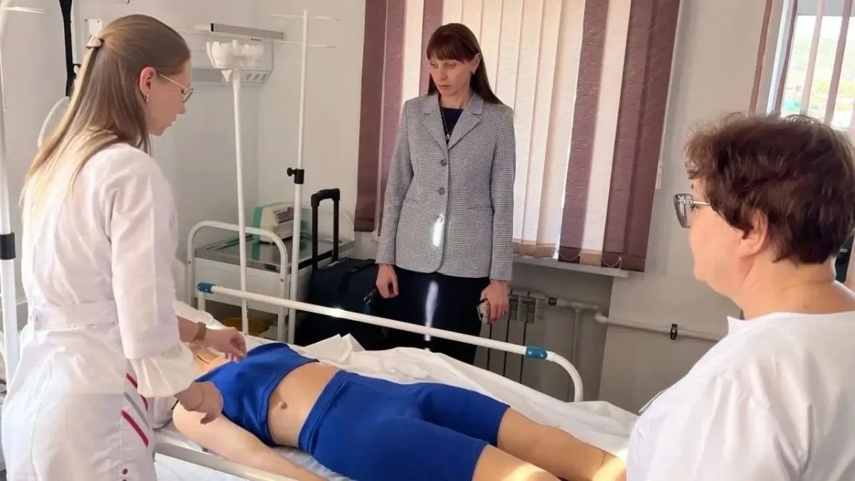 Будущее медицины в надежных руках: Министр здравоохранения региона посетила медколледж в Сатке Будущее медицины в надежных руках: Министр здравоохранения региона посетила медколледж в Сатке