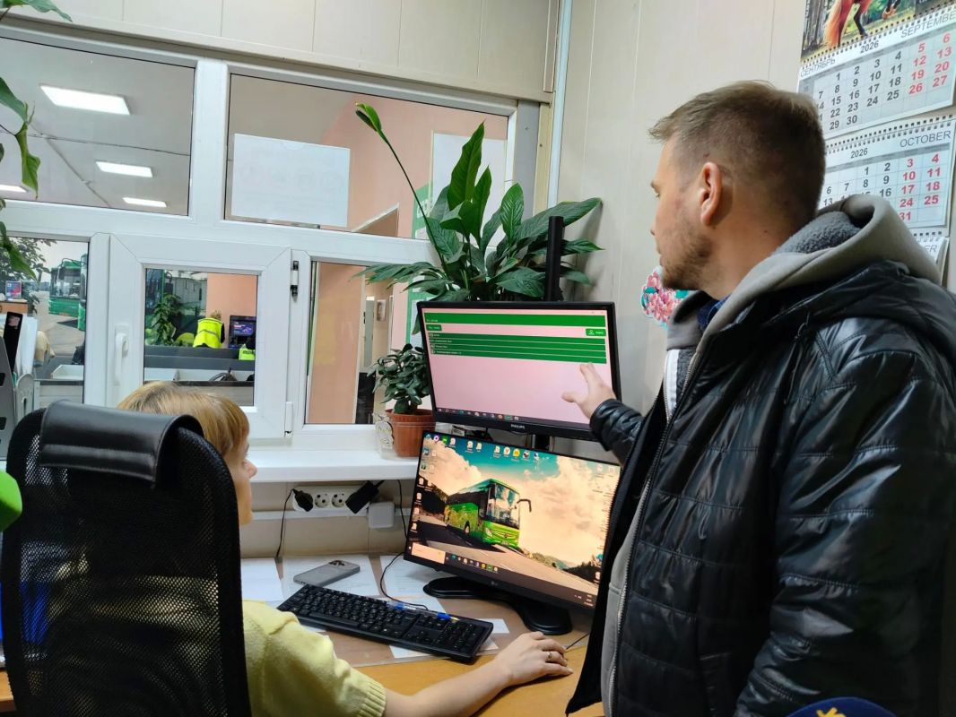 Вот такая зеленая табличка позволяет отслеживать температуру в 270 муниципальных автобусах города! Она работает в сцепке с системой ГЛОНАСС